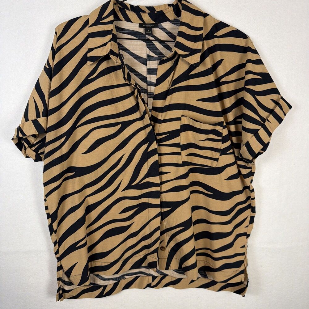 Ann Taylor Factory Womens Size M Zebra Print Button Front Short Sleeve Blouse